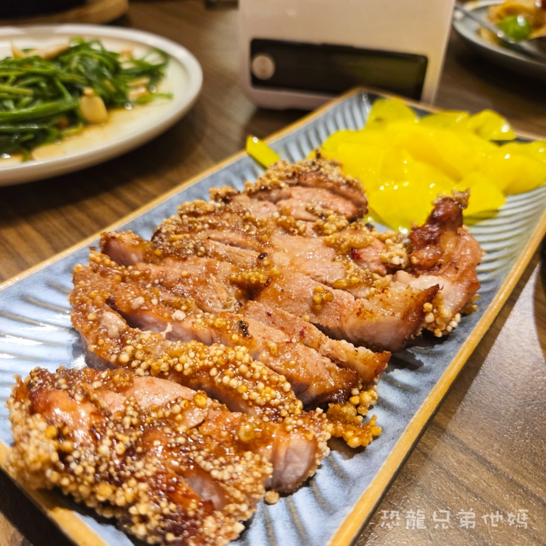 高雄•復興北外婆家｜鄧師傅台菜餐廳，復古裝潢，回到家的親切感