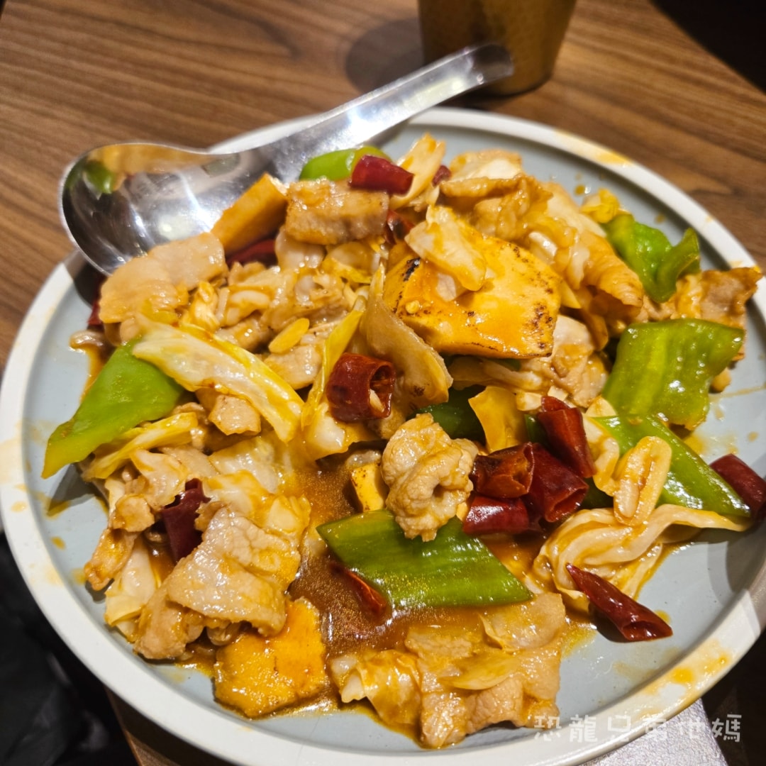高雄•復興北外婆家｜鄧師傅台菜餐廳，復古裝潢，回到家的親切感