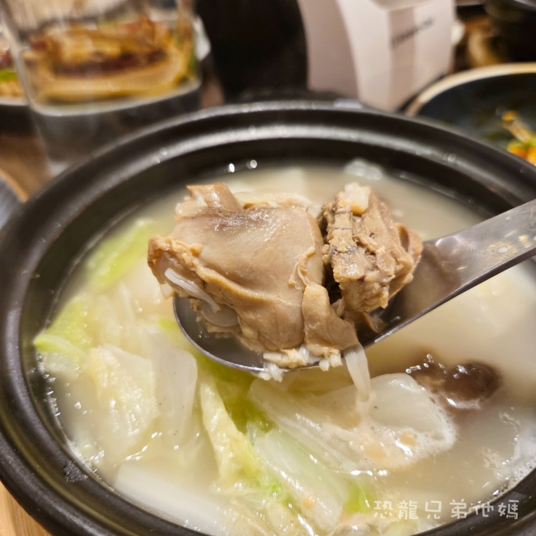 高雄•復興北外婆家｜鄧師傅台菜餐廳，復古裝潢，回到家的親切感
