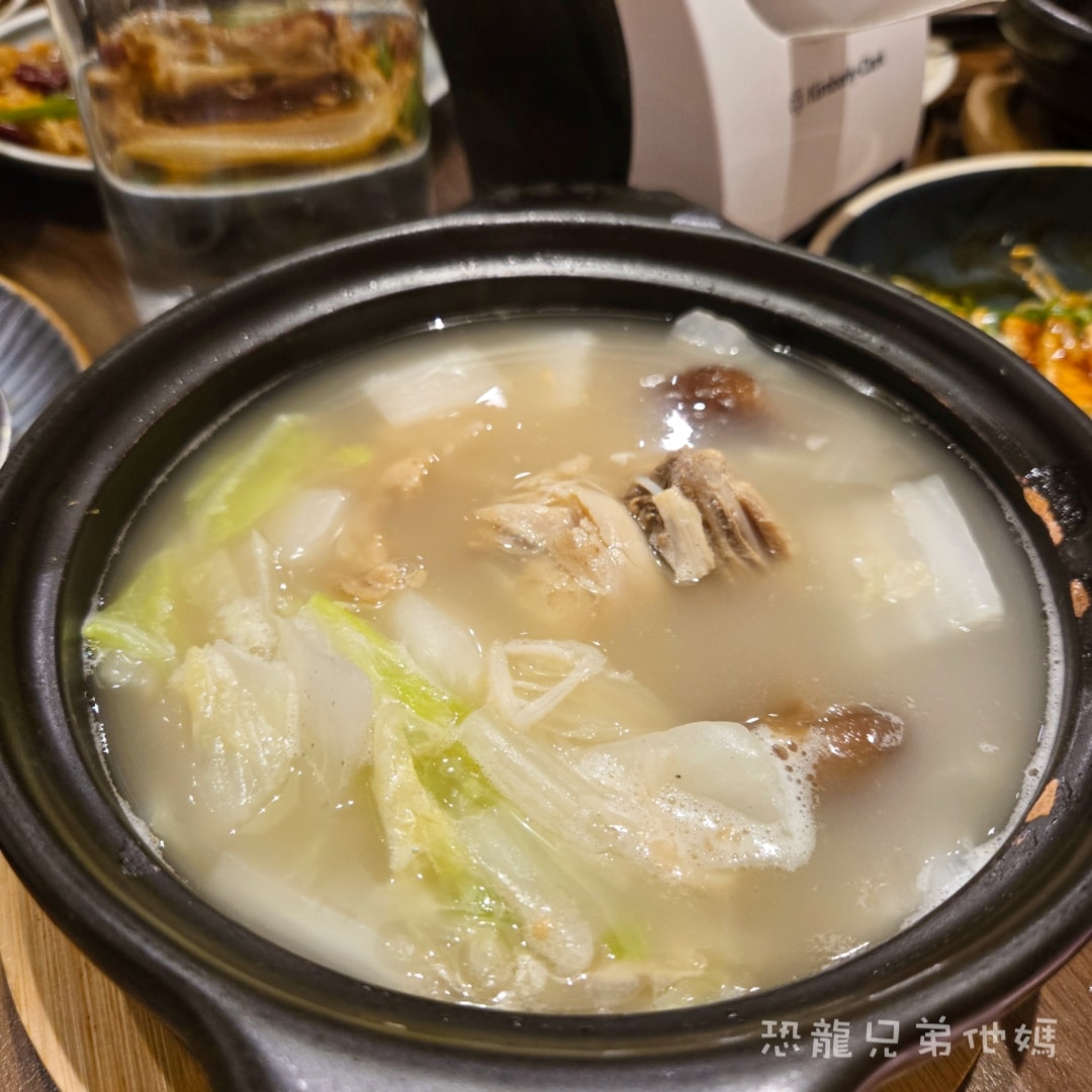 高雄•復興北外婆家｜鄧師傅台菜餐廳，復古裝潢，回到家的親切感