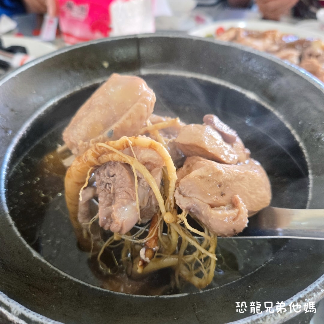 高雄‧大社│觀音山綠野山莊土雞城，上菜快，菜色好吃，免費停車場。假日建議先訂位!