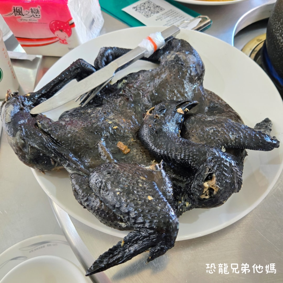高雄‧大社│觀音山綠野山莊土雞城，上菜快，菜色好吃，免費停車場。假日建議先訂位!