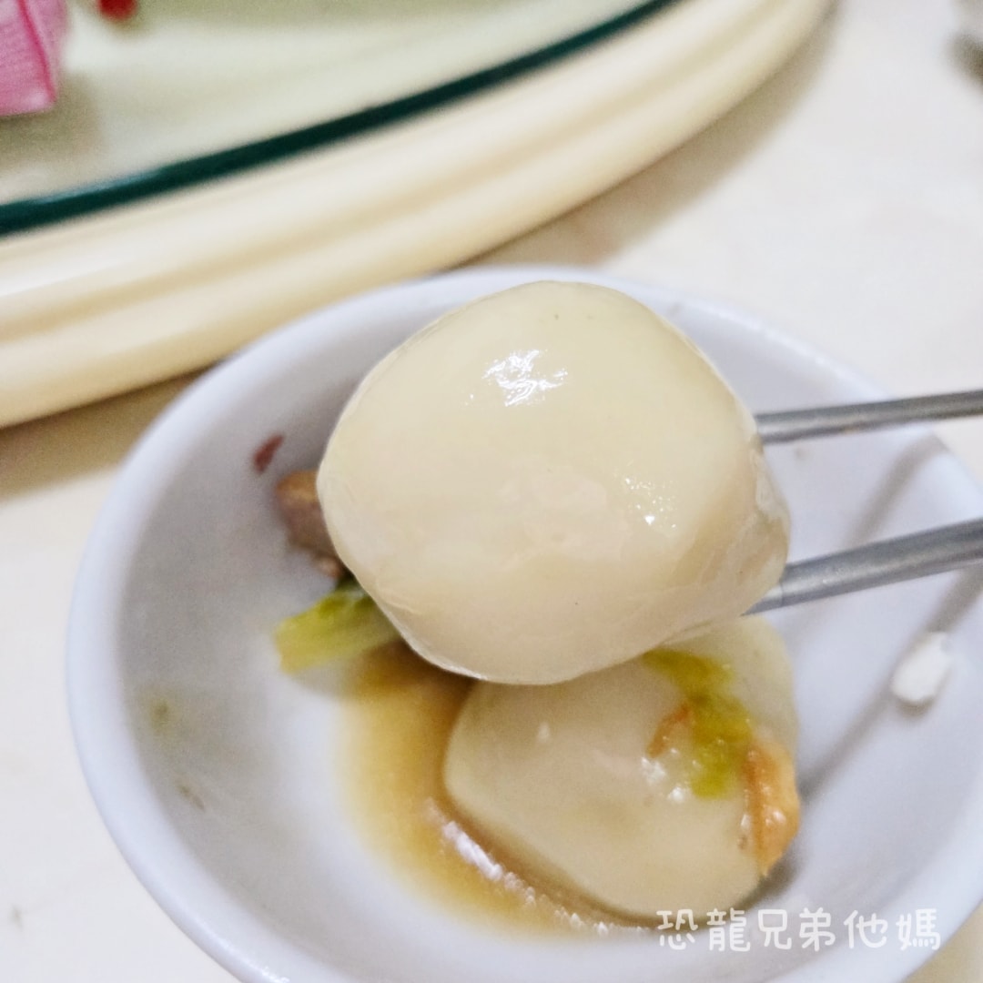 高雄‧大寮│40年鹹湯圓老店，獨特口味，從小吃到大! 另有春捲皮等古早味點心