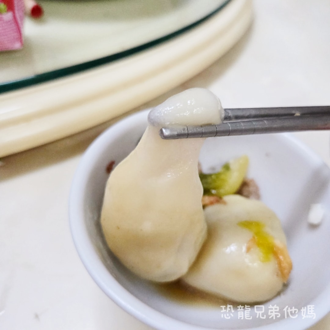 高雄‧大寮│40年鹹湯圓老店，獨特口味，從小吃到大! 另有春捲皮等古早味點心