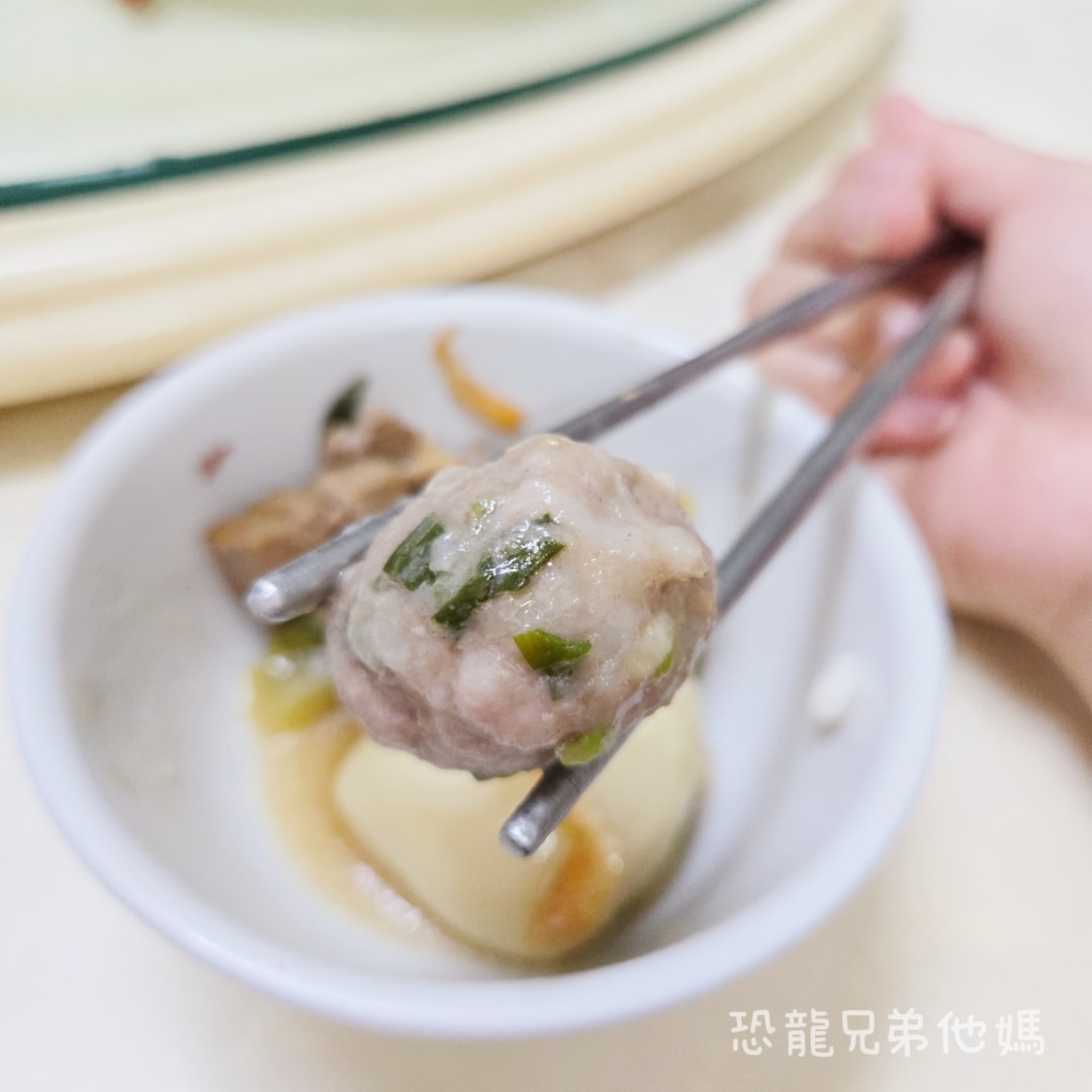 高雄‧大寮│40年鹹湯圓老店，獨特口味，從小吃到大! 另有春捲皮等古早味點心