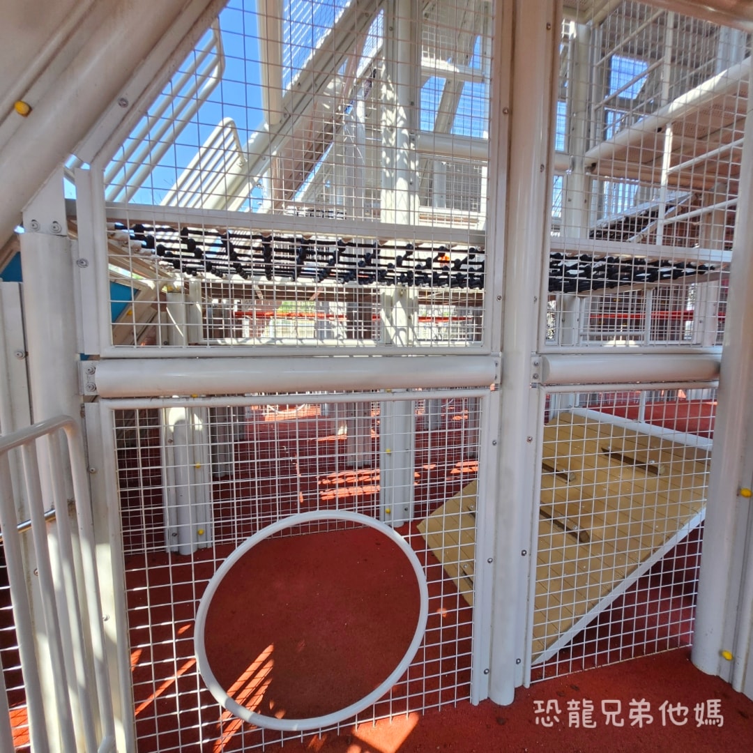 高雄‧楠梓│超好玩的鹽田主題、滑步車道、可以玩水的「藍田公園」