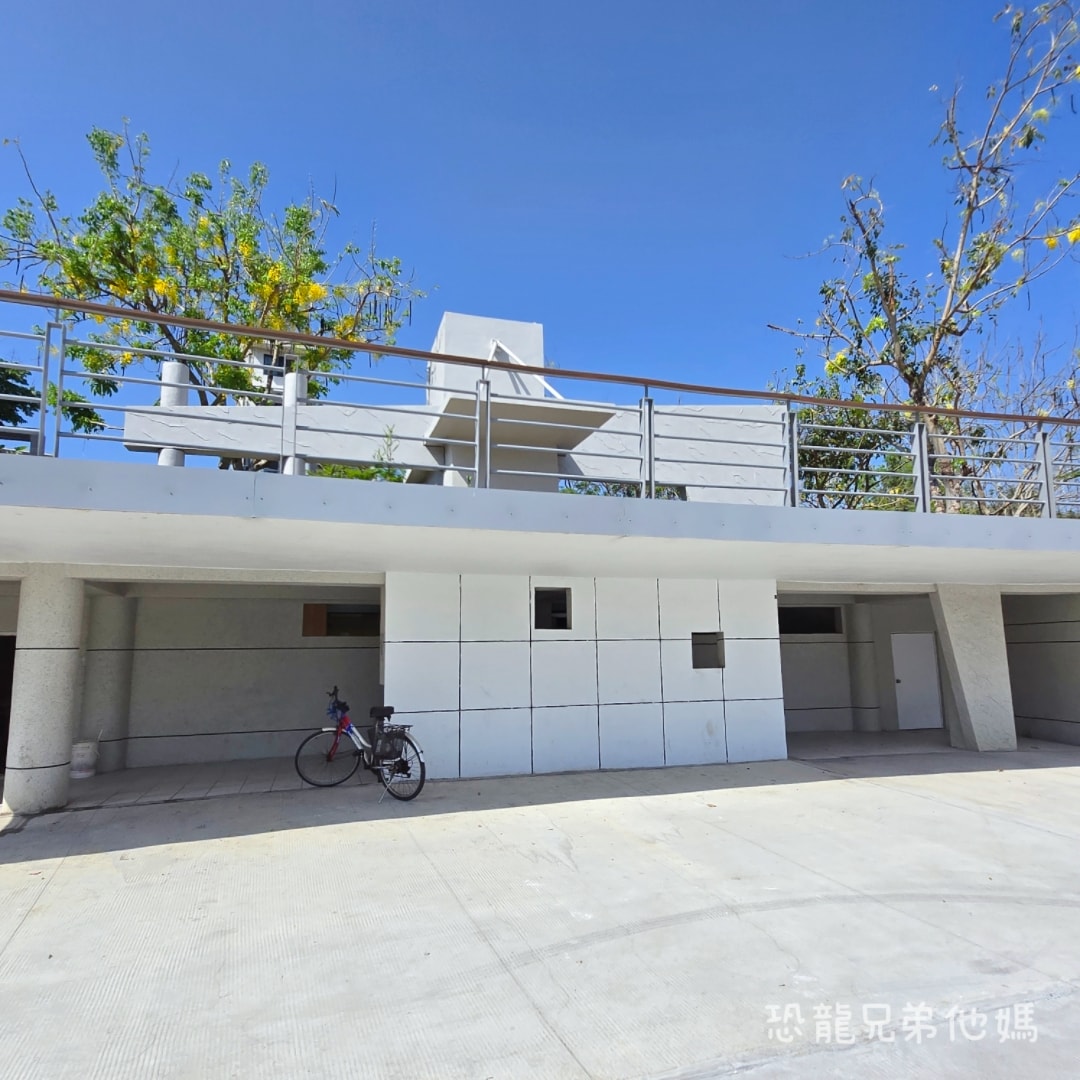 高雄‧楠梓│超好玩的鹽田主題、滑步車道、可以玩水的「藍田公園」