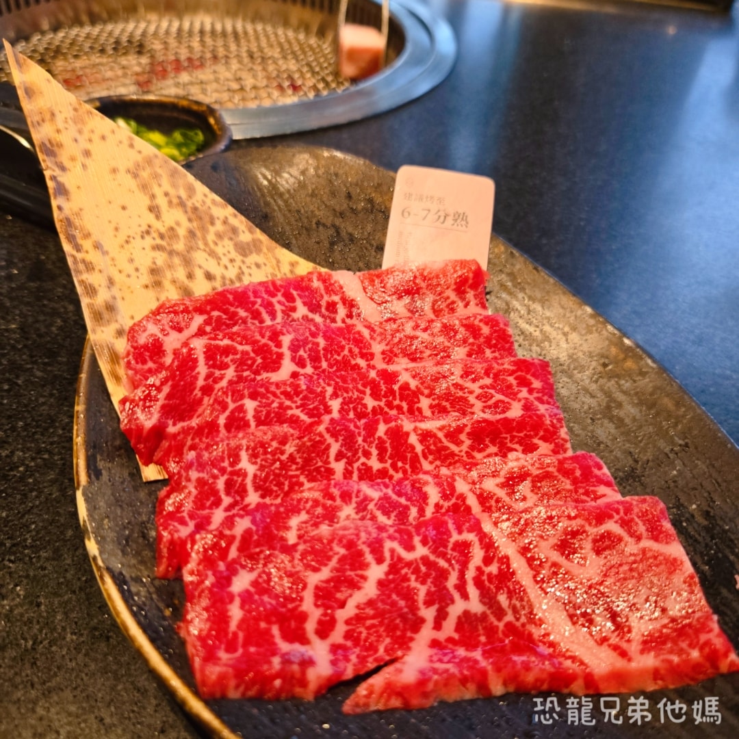 高雄‧前鎮│碳佐麻里精品燒肉(高雄時代店),超人氣燒烤店,肉品好吃,一定要預約喔! - 第8張圖 高雄‧前鎮│碳佐麻里精品燒肉(高雄時代店),超人氣燒烤店,肉品好吃,一定要預約喔!