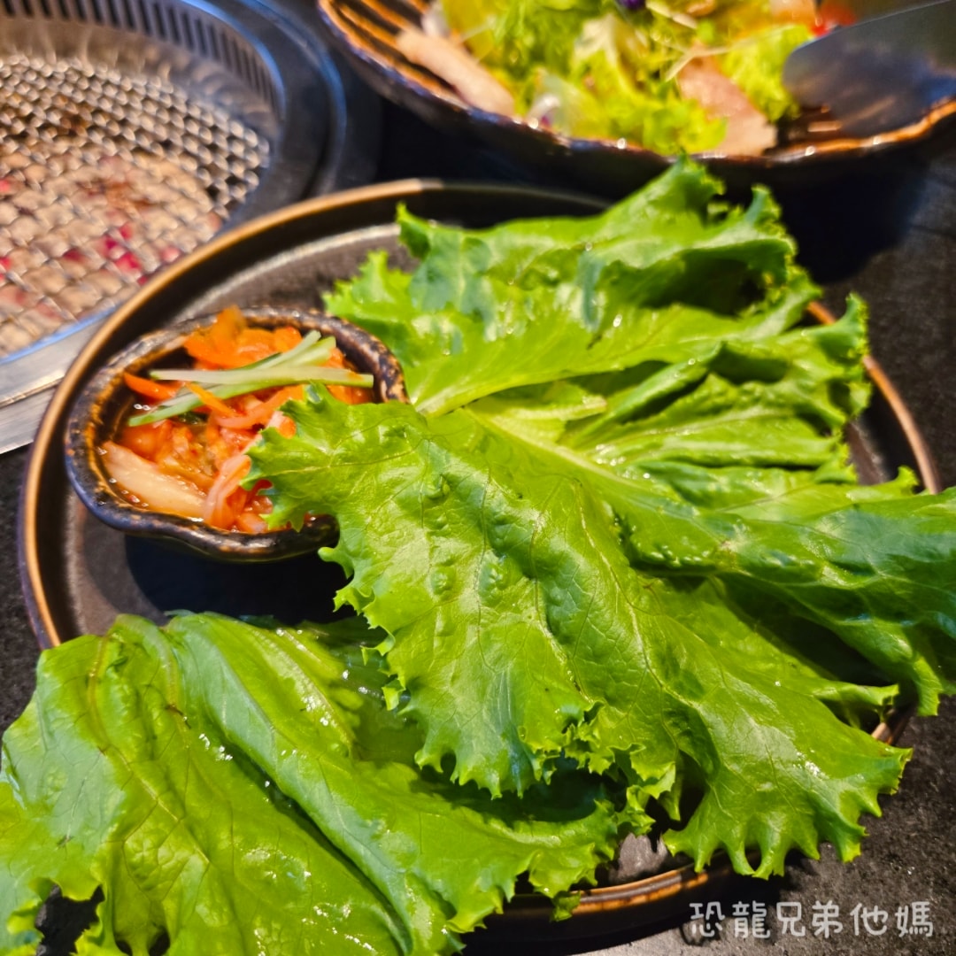高雄‧前鎮│碳佐麻里精品燒肉(高雄時代店),超人氣燒烤店,肉品好吃,一定要預約喔! - 第24張圖 高雄‧前鎮│碳佐麻里精品燒肉(高雄時代店),超人氣燒烤店,肉品好吃,一定要預約喔!