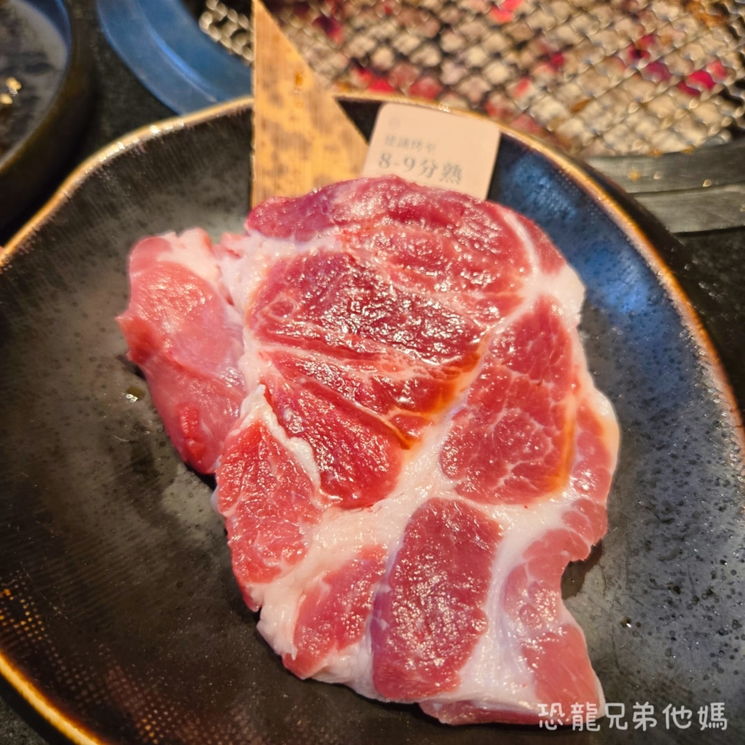 高雄‧前鎮│碳佐麻里精品燒肉(高雄時代店),超人氣燒烤店,肉品好吃,一定要預約喔! - 第10張圖 高雄‧前鎮│碳佐麻里精品燒肉(高雄時代店),超人氣燒烤店,肉品好吃,一定要預約喔!
