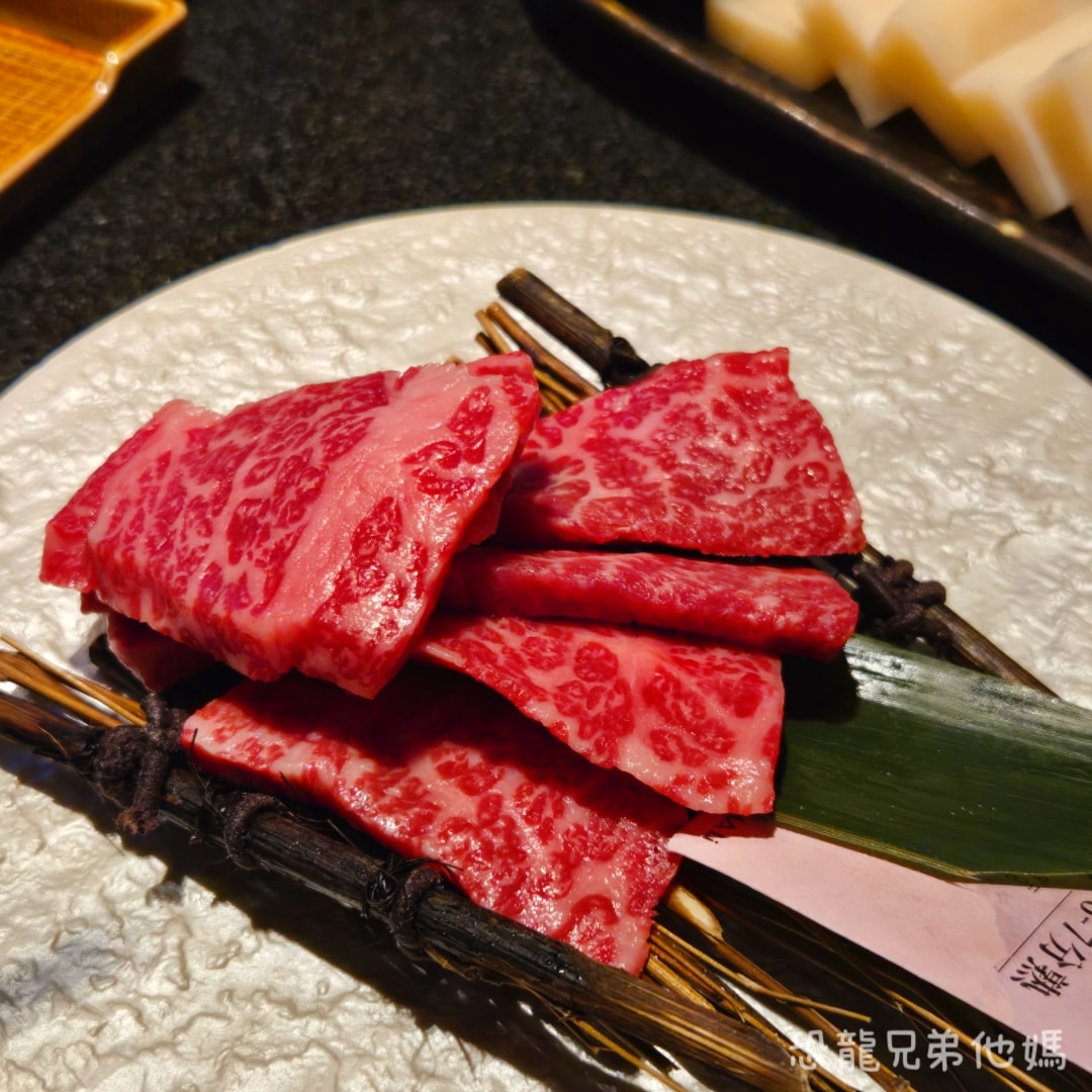 高雄‧前鎮│碳佐麻里精品燒肉(高雄時代店),超人氣燒烤店,肉品好吃,一定要預約喔! - 第9張圖 高雄‧前鎮│碳佐麻里精品燒肉(高雄時代店),超人氣燒烤店,肉品好吃,一定要預約喔!