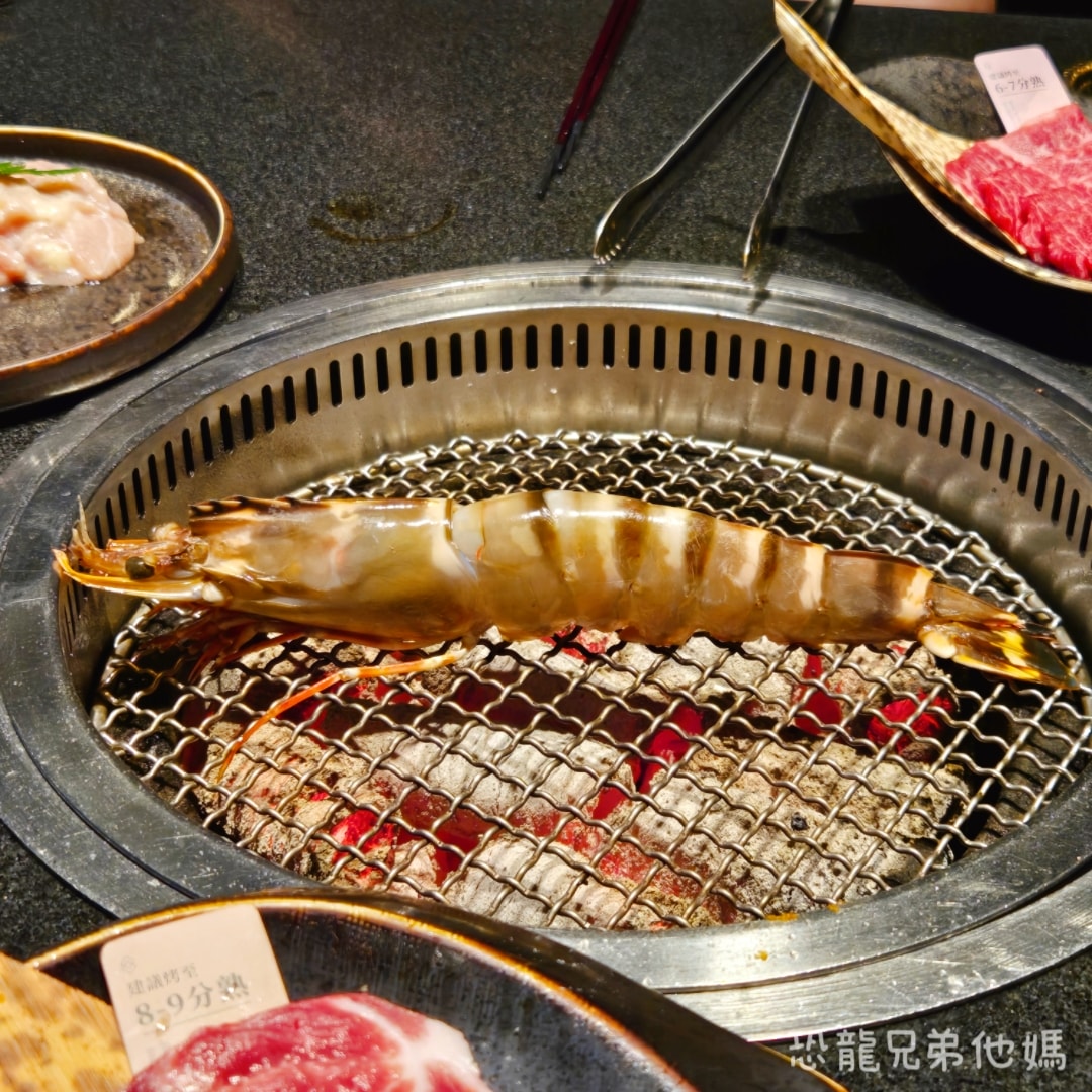 高雄‧前鎮│碳佐麻里精品燒肉(高雄時代店),超人氣燒烤店,肉品好吃,一定要預約喔! - 第18張圖 高雄‧前鎮│碳佐麻里精品燒肉(高雄時代店),超人氣燒烤店,肉品好吃,一定要預約喔!