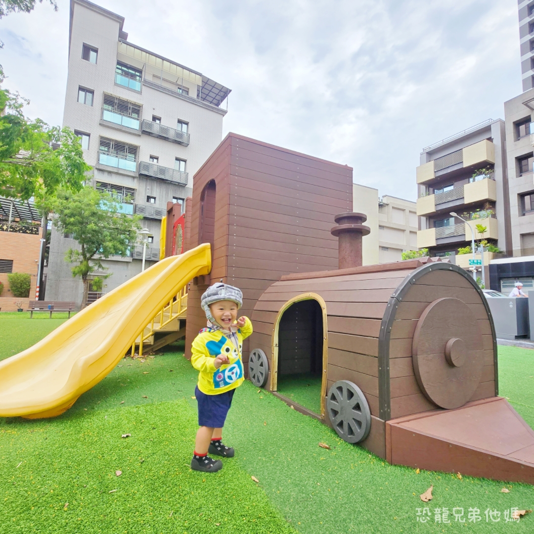 【高雄・鳳山】鳳山綠園道火車公園(鳳山公兒19公園)|小童大童都能好好玩的公園，近正義車站