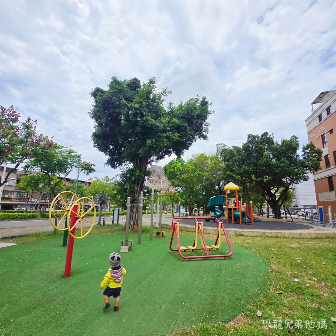 【高雄・鳳山】鳳山綠園道火車公園(鳳山公兒19公園)|小童大童都能好好玩的公園，近正義車站