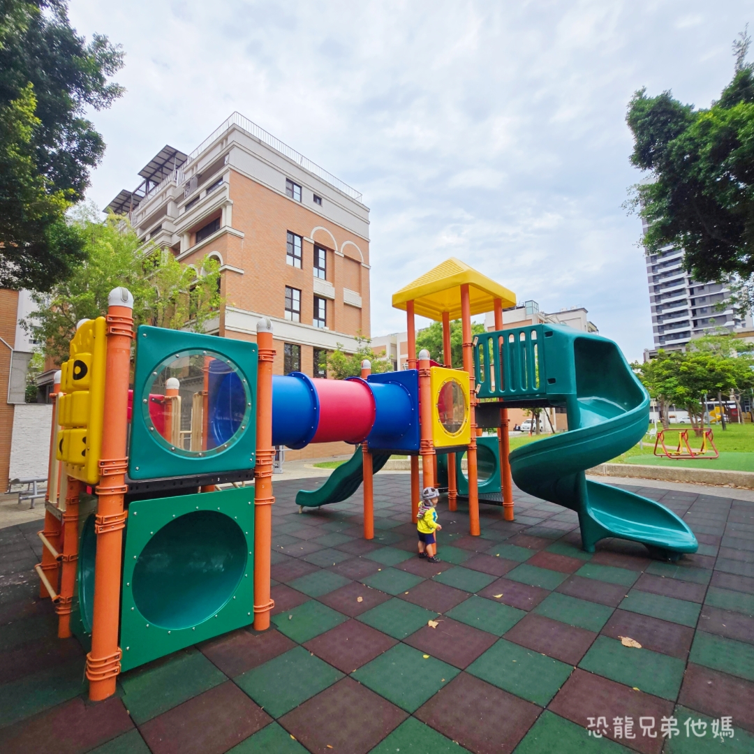 【高雄・鳳山】鳳山綠園道火車公園(鳳山公兒19公園)|小童大童都能好好玩的公園，近正義車站