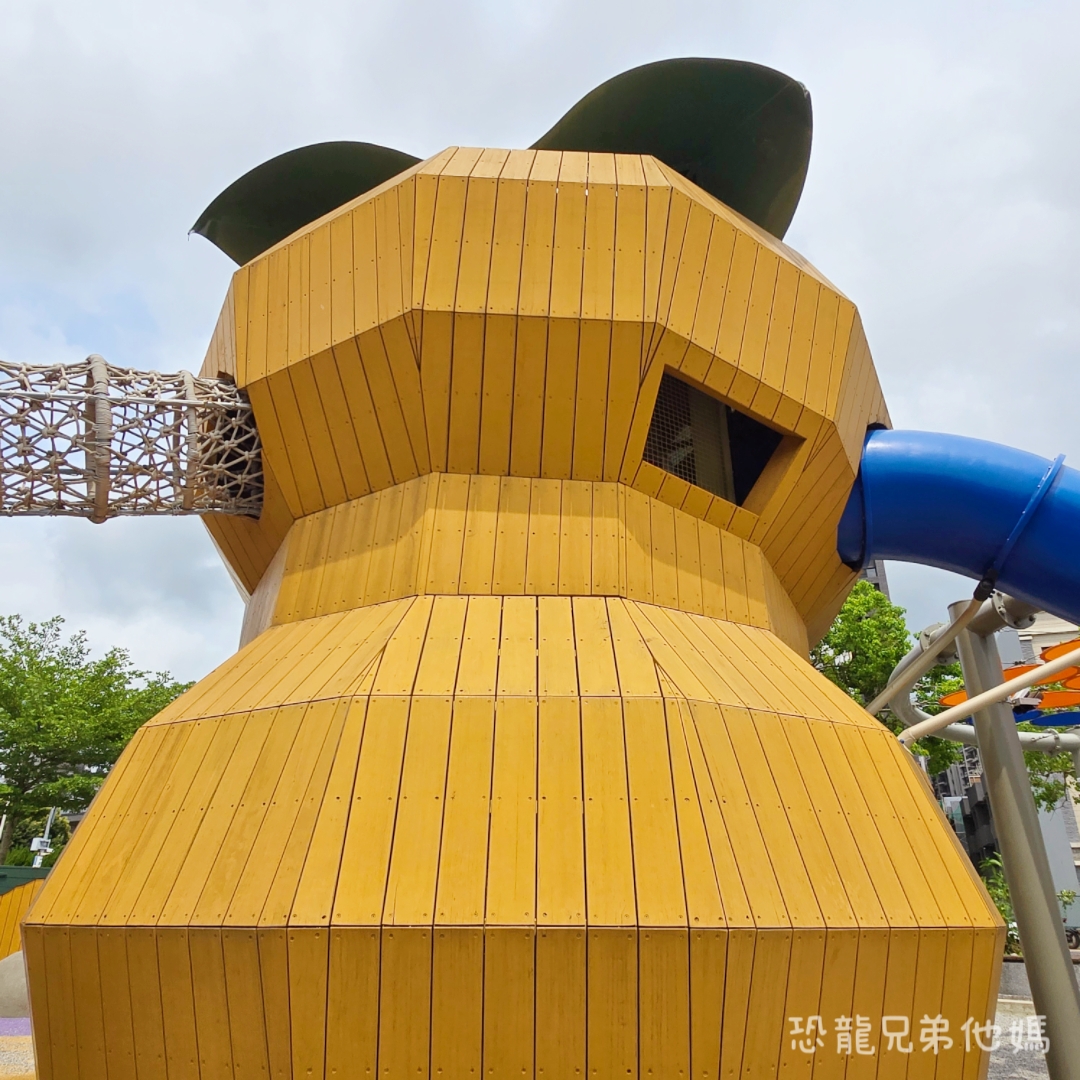 新竹親子景點｜新埔柿子公園：全台首座柿餅主題遊戲場！6米高大柿子溜滑梯、極速滑索、曬柿盤遮陽沙坑超放電