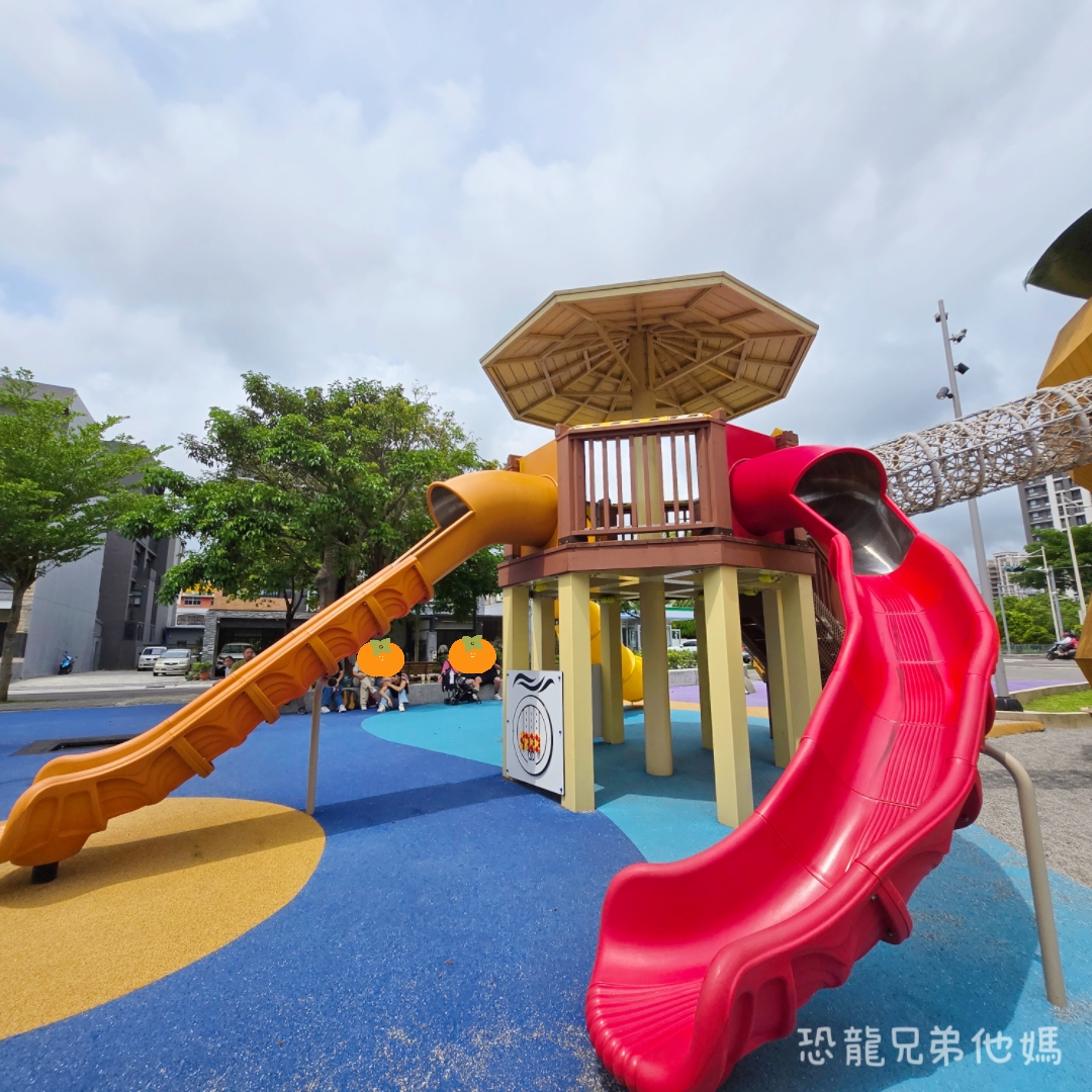 新竹親子景點｜新埔柿子公園：全台首座柿餅主題遊戲場！6米高大柿子溜滑梯、極速滑索、曬柿盤遮陽沙坑超放電