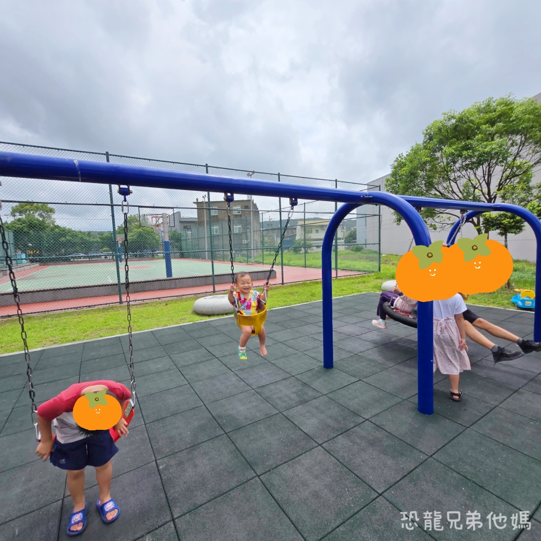 新竹親子景點｜新埔柿子公園：全台首座柿餅主題遊戲場！6米高大柿子溜滑梯、極速滑索、曬柿盤遮陽沙坑超放電