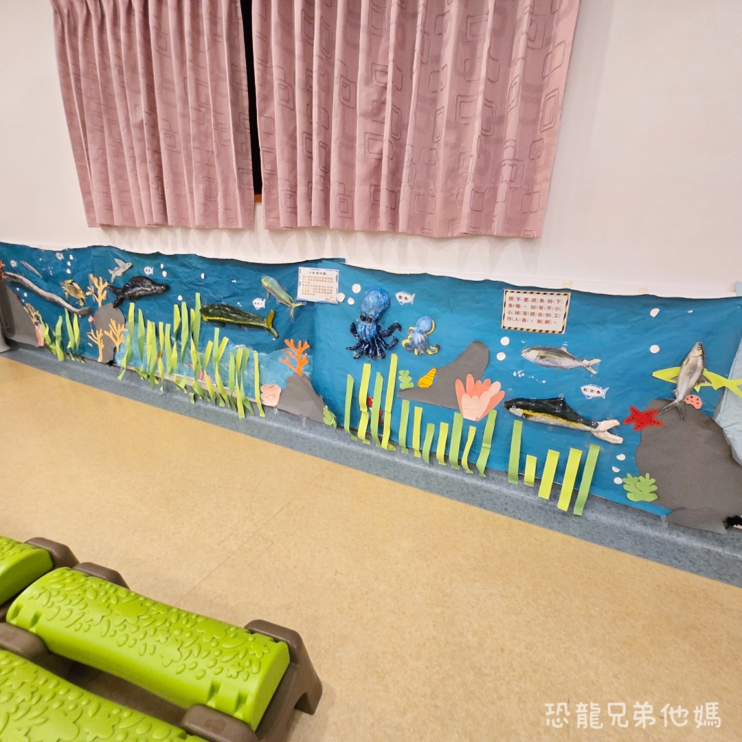 高雄親子室內景點｜前鎮竹西親子館：免門票溜小孩聖地！沙坑、投球、職業裝扮玩具豐富、分齡遊戲空間，雨天大熱天育兒首選推薦