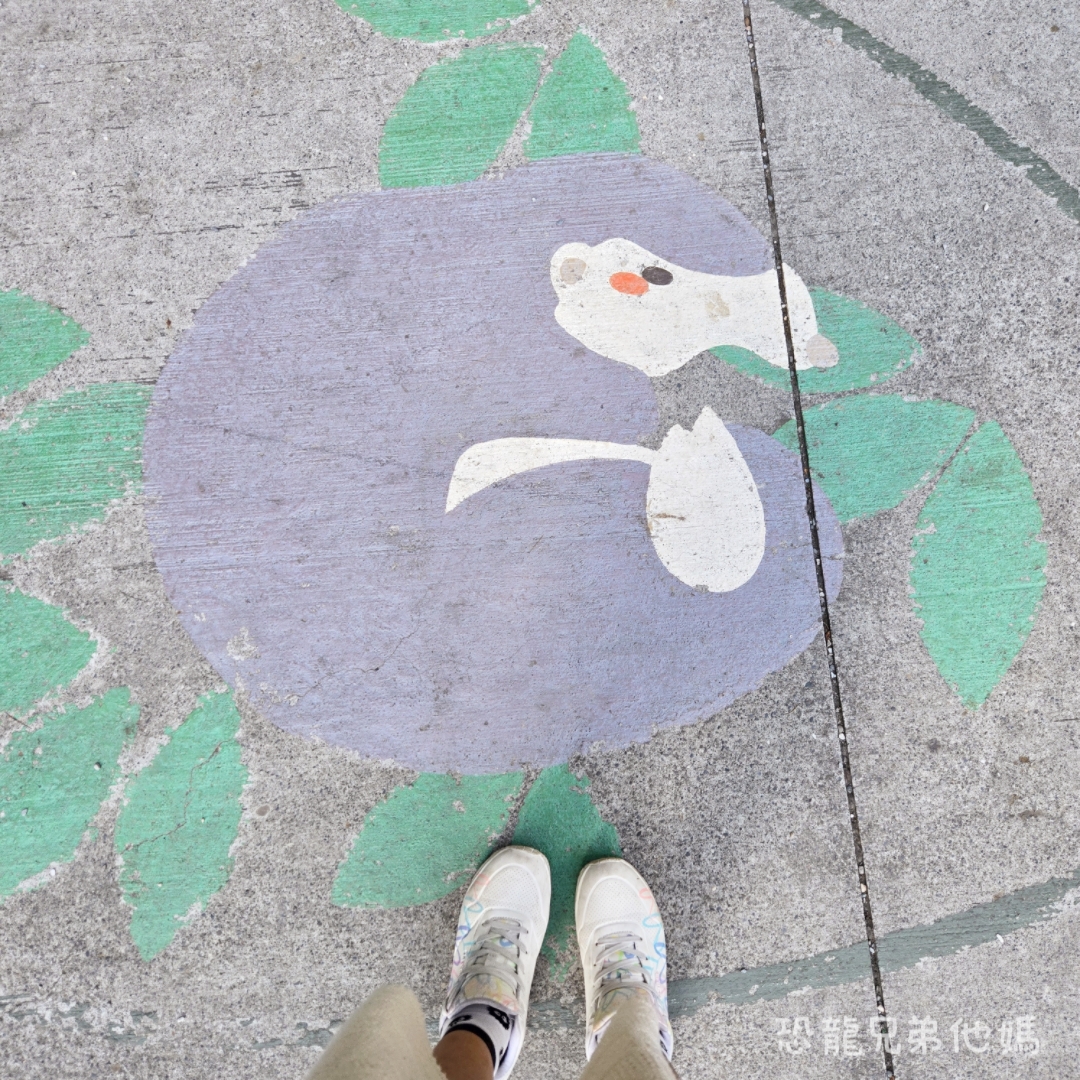 台中‧南屯｜豐富公園：隱身都市茂密樹蔭下的樹屋溜滑梯，適合孩子奔跑玩球的大草皮，一旁有廁所
