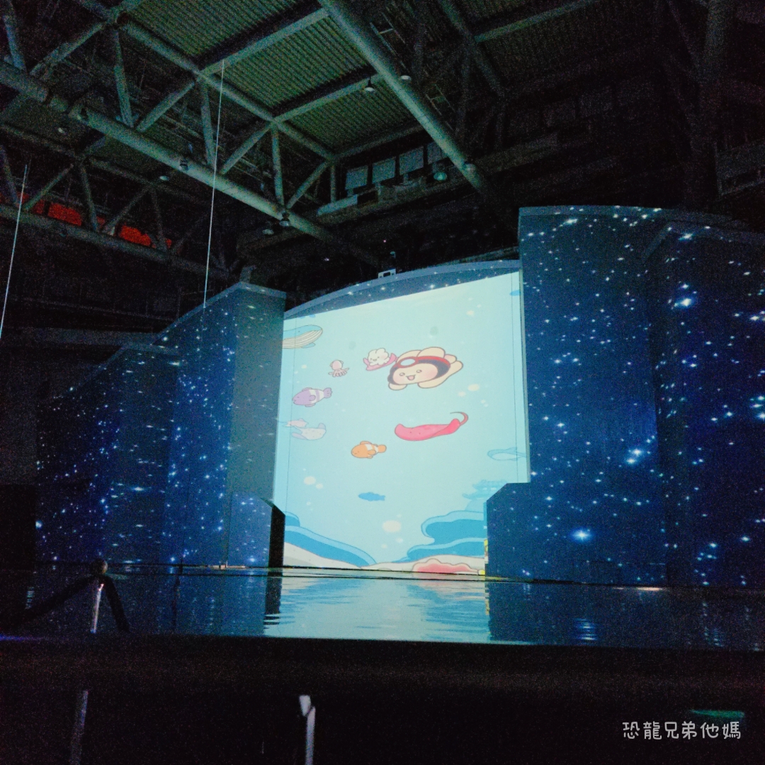 韓國‧濟洲水上星球(아쿠아플라넷제주 ,Aqua Planet)，韓國最大水族館，超震撼海底隧道、海女潛水秀、超萌魟魚表演全攻略，濟州必玩景點!!2025.08
