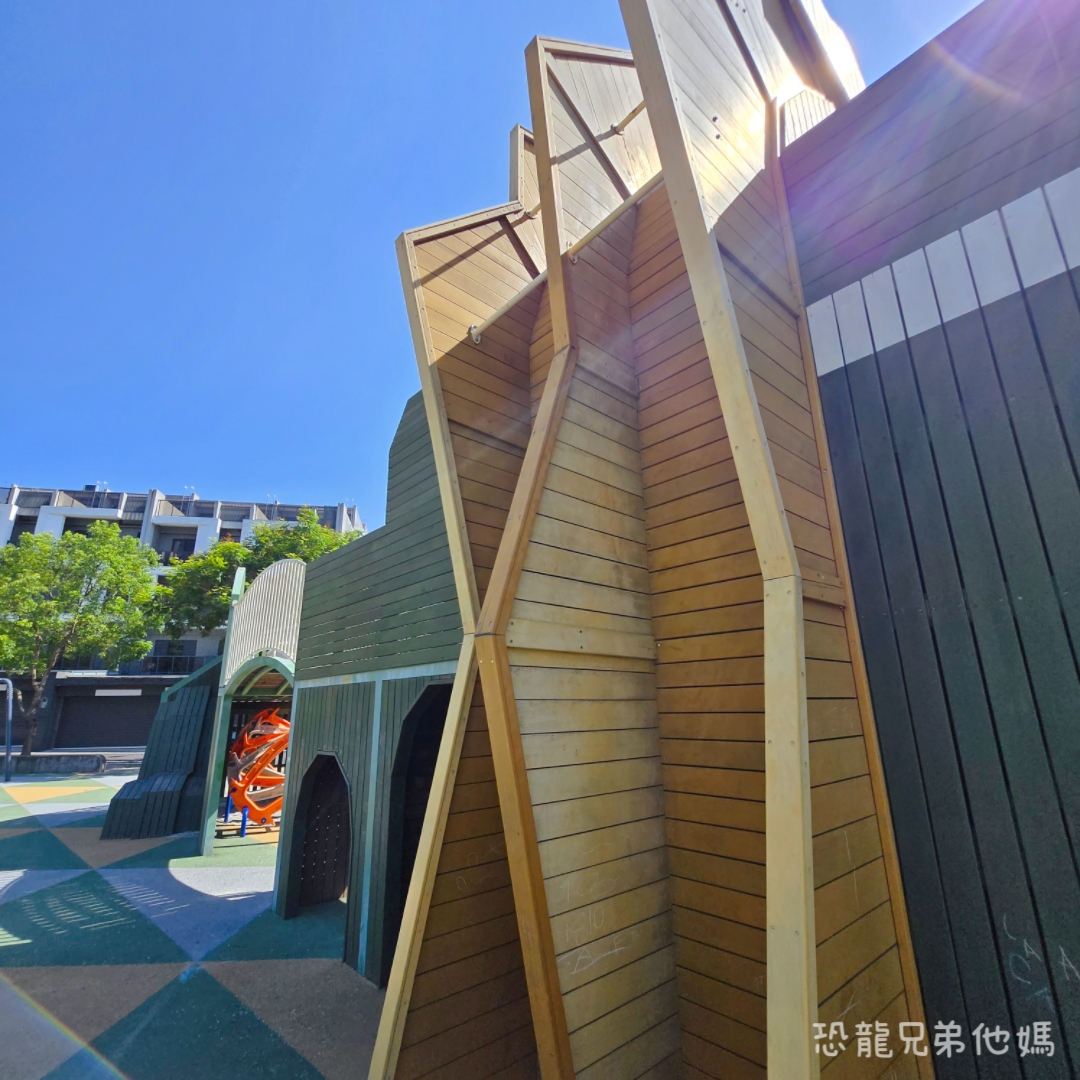新竹親子景點｜芎林公一方口獅公園：全台首座客家舞獅遊戲場！巨型方口獅滑梯、詠春木人樁、沙坑溫馨放電