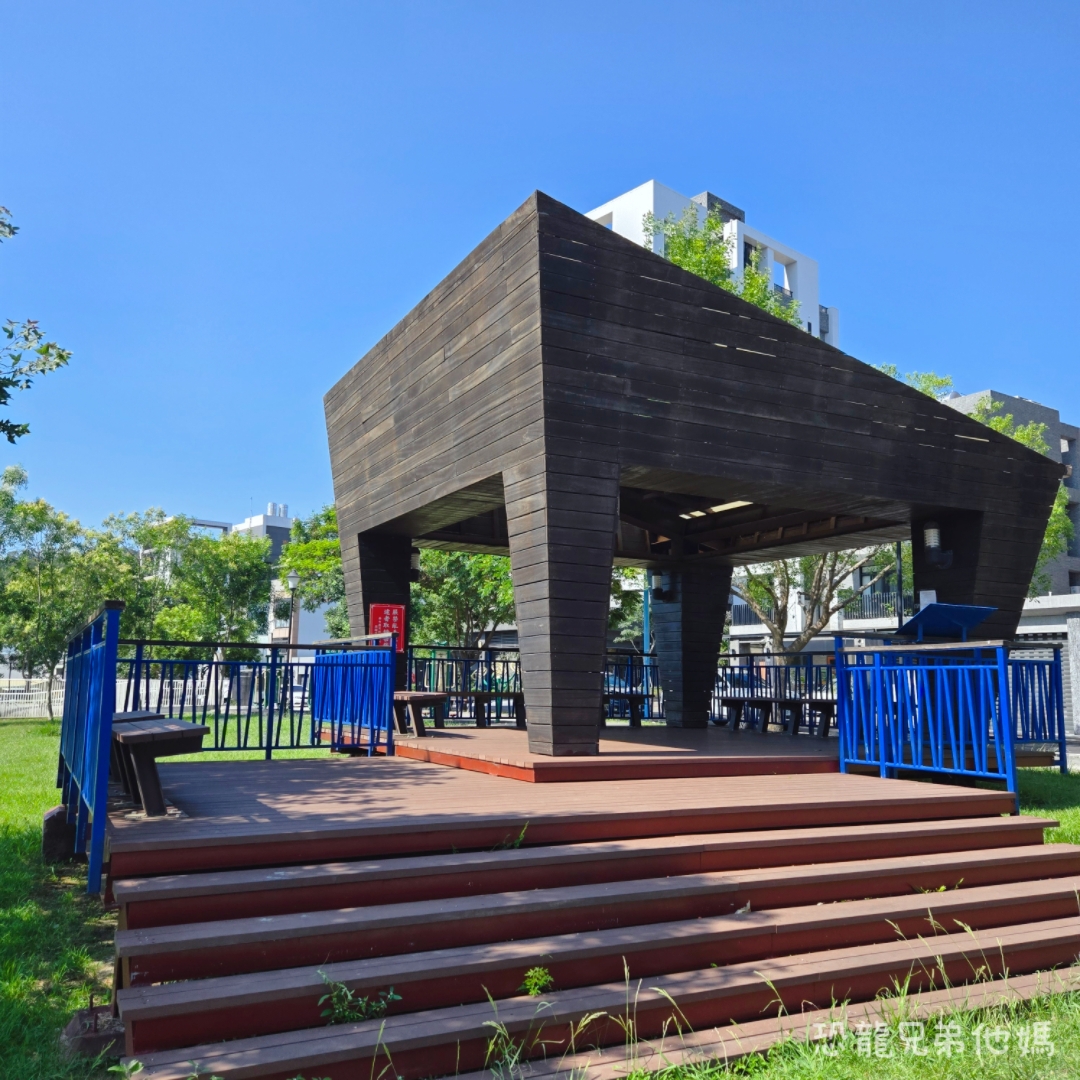 新竹親子景點｜芎林公一方口獅公園：全台首座客家舞獅遊戲場！巨型方口獅滑梯、詠春木人樁、沙坑溫馨放電