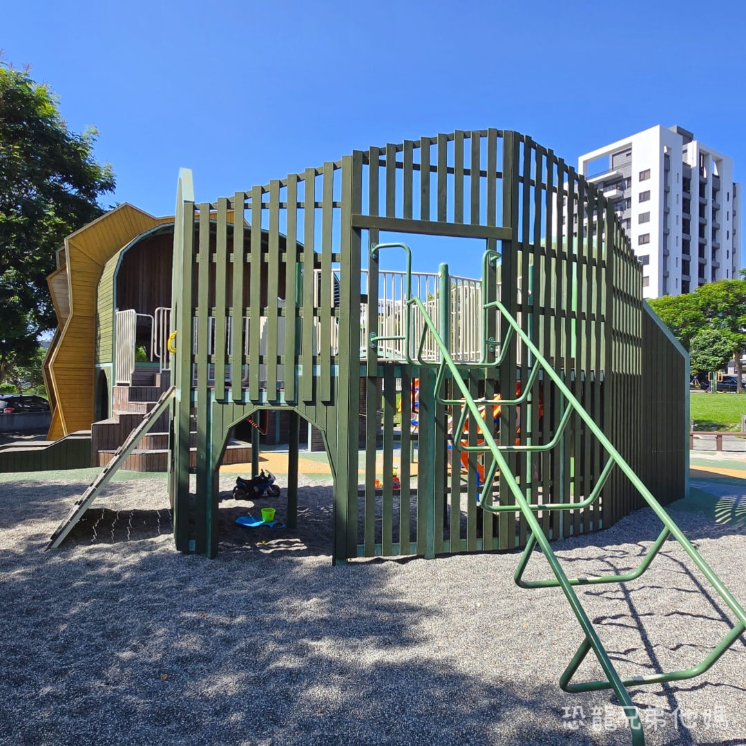 新竹親子景點｜芎林公一方口獅公園：全台首座客家舞獅遊戲場！巨型方口獅滑梯、詠春木人樁、沙坑溫馨放電