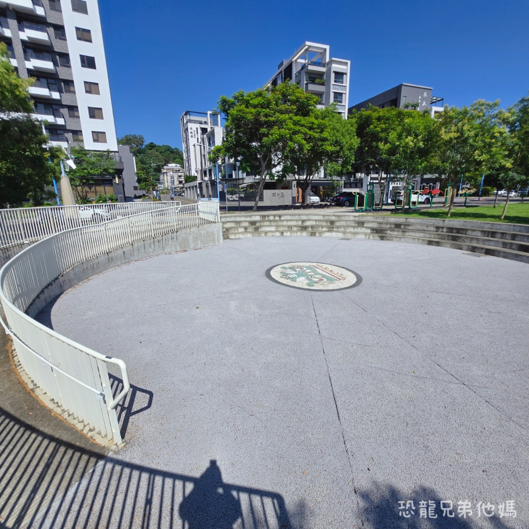 新竹親子景點｜芎林公一方口獅公園：全台首座客家舞獅遊戲場！巨型方口獅滑梯、詠春木人樁、沙坑溫馨放電