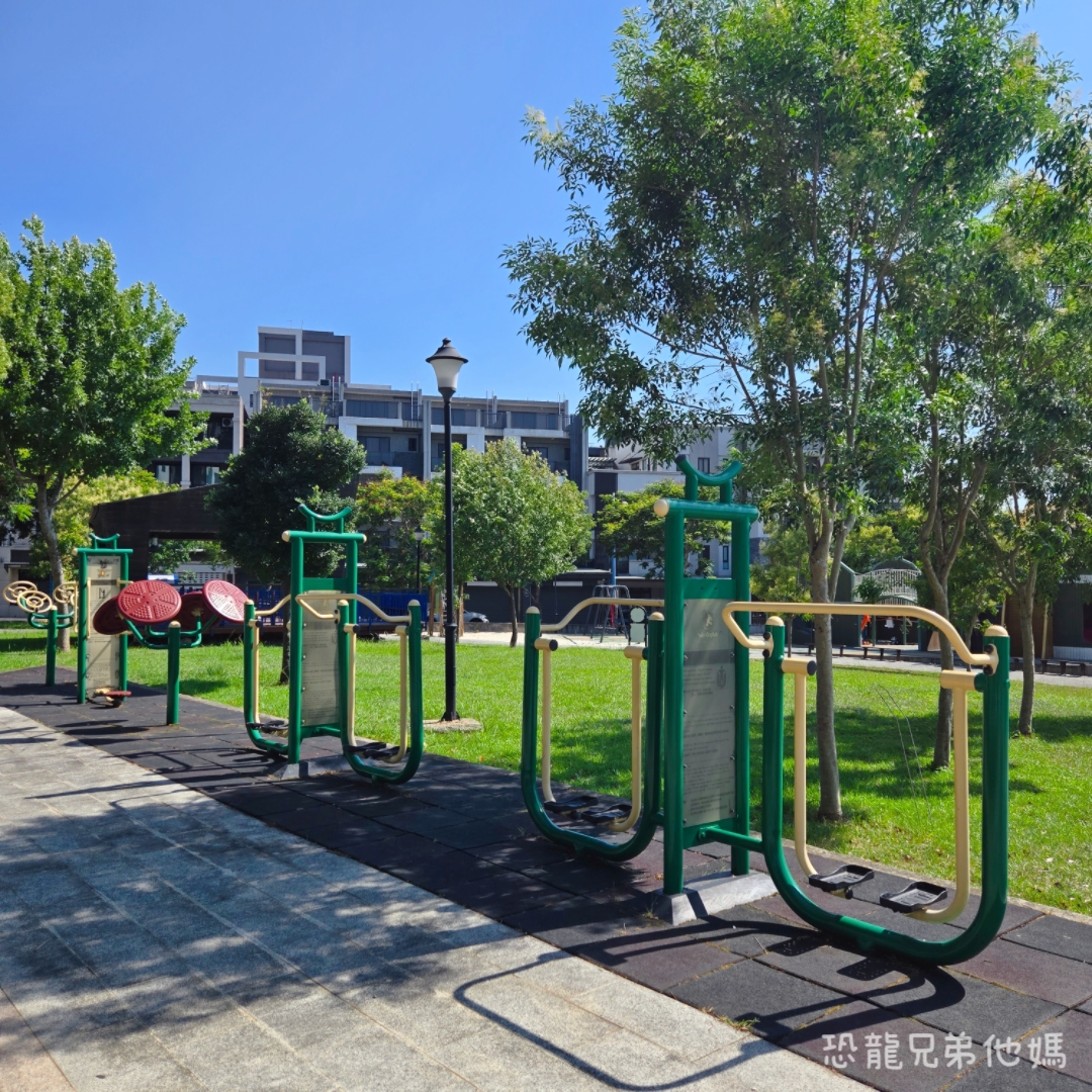 新竹親子景點｜芎林公一方口獅公園：全台首座客家舞獅遊戲場！巨型方口獅滑梯、詠春木人樁、沙坑溫馨放電